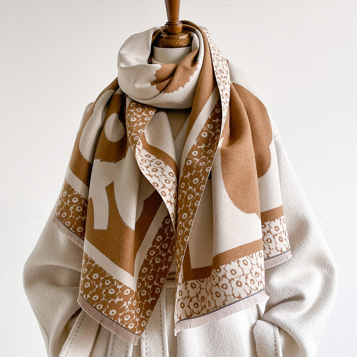 Женский шарф с крупным цветочн – обзор и цена Cashmere Scarf